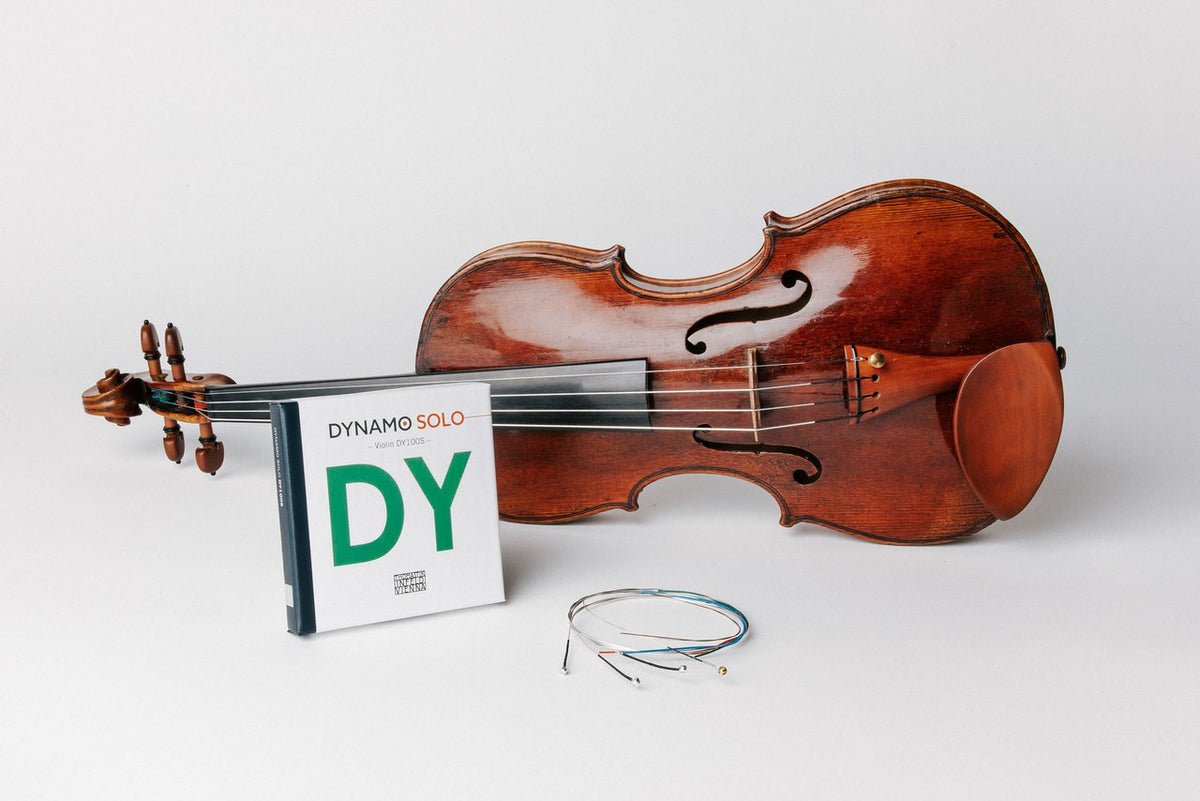Thomastik-Infeld Dynamo Solo DY100S violin string set - box with violin
